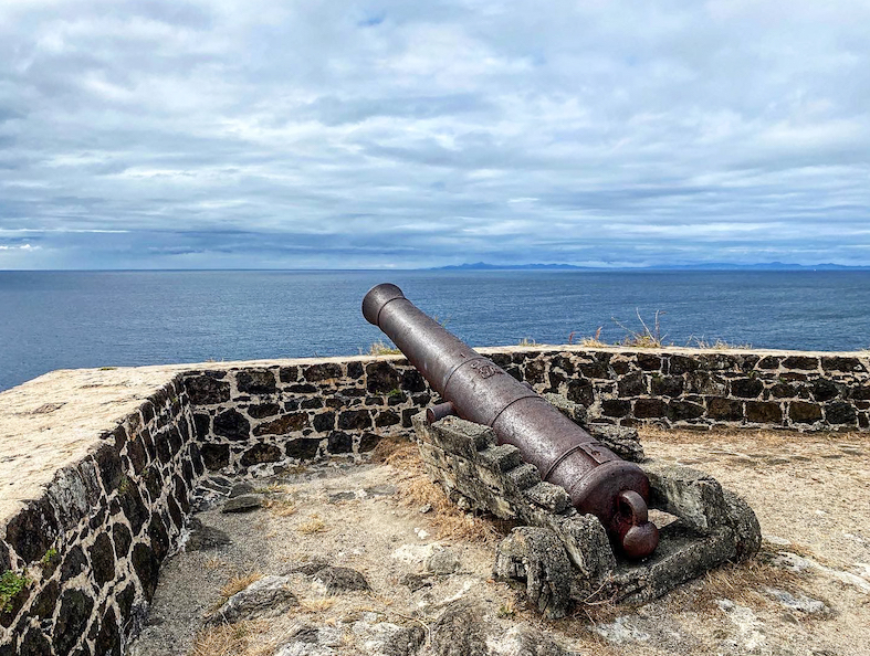 Uno dei cannoni usati dall’esercito di Rodney, punta verso l’isola di Martinica (che all’epoca era sotto il possesso dei francesi) (Simona Dalla Valle)