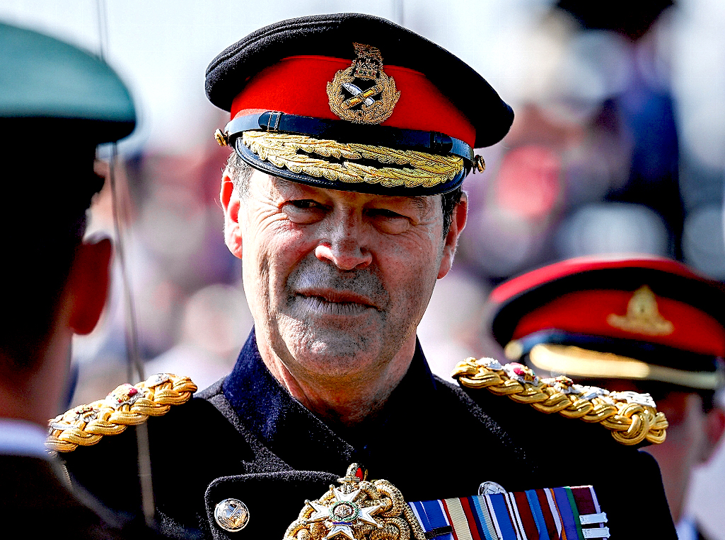 Il generale Patrick Sanders (Wikipedia)