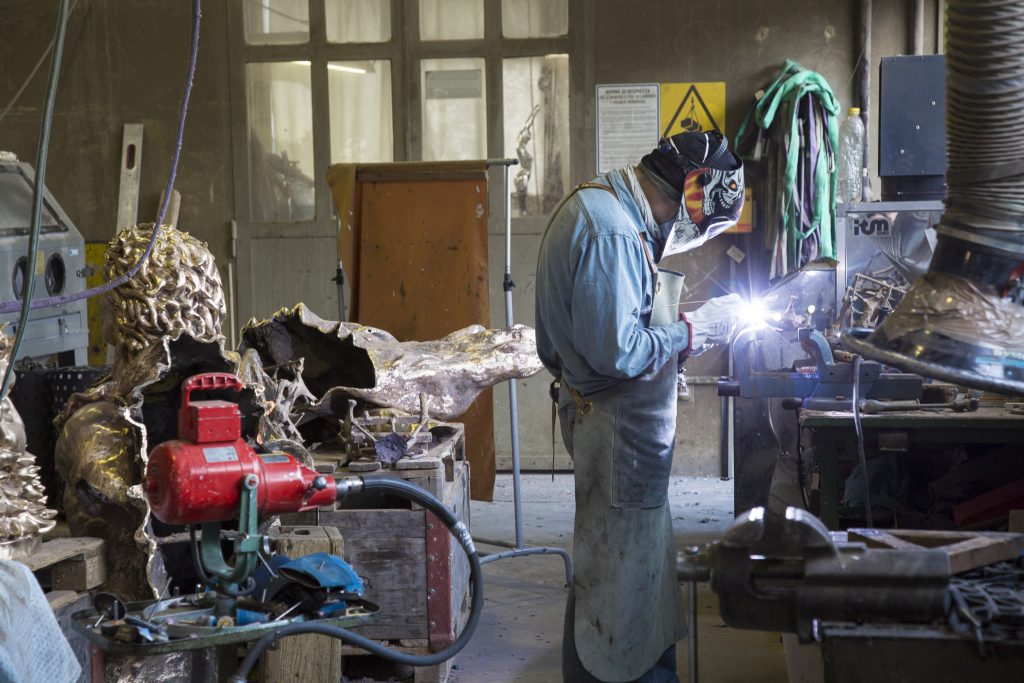 Grandi opere sono create in più sezioni successivamente unite (S. Spinelli)