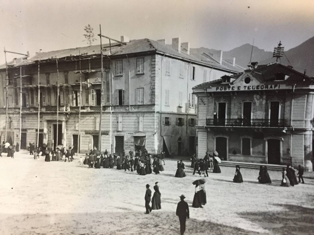 Il Ferragosto dei lavori di restauro del Palazzo a fine Ottocento (Archivio di Stato, Fondo Bernasconi-Brunel)