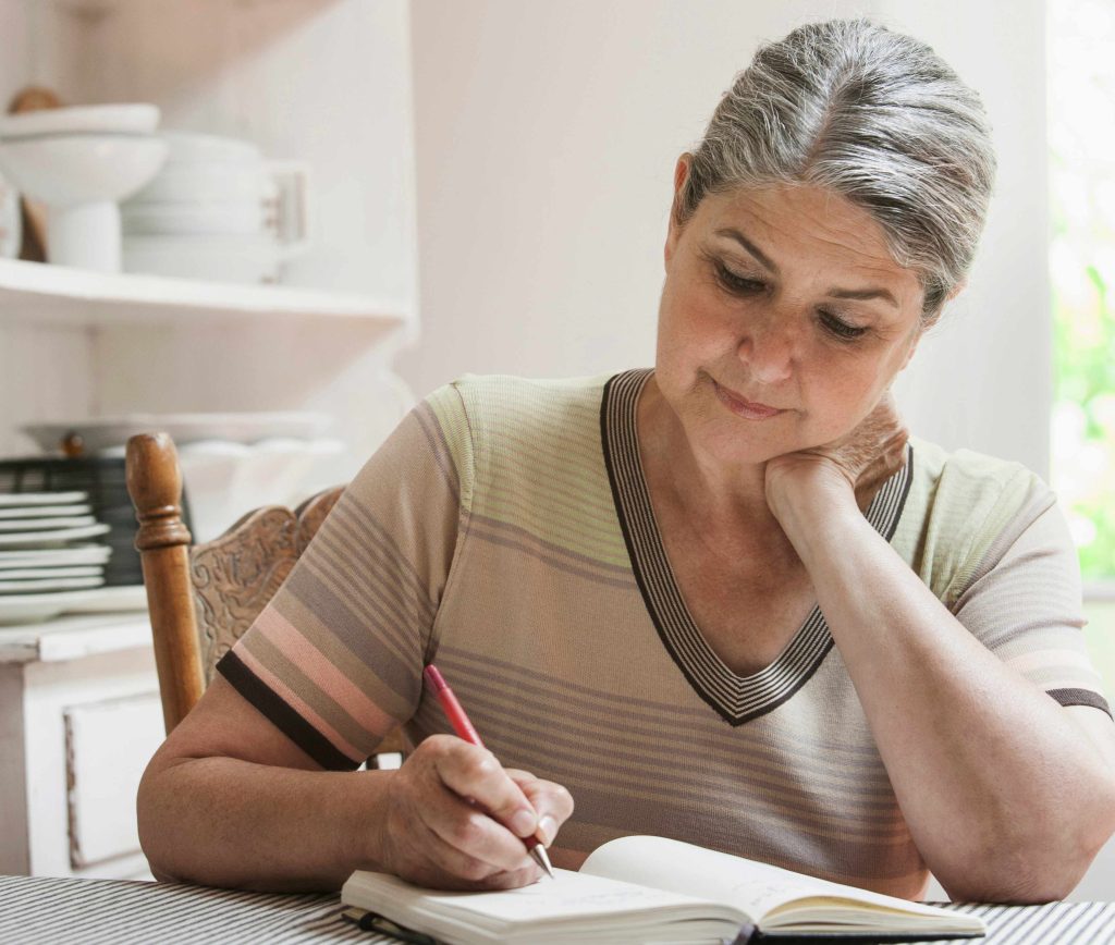 Tenere un diario è un buon modo per mantenere il contatto con la propria «pancia» e bilanciare ragione e istinto (Marka)