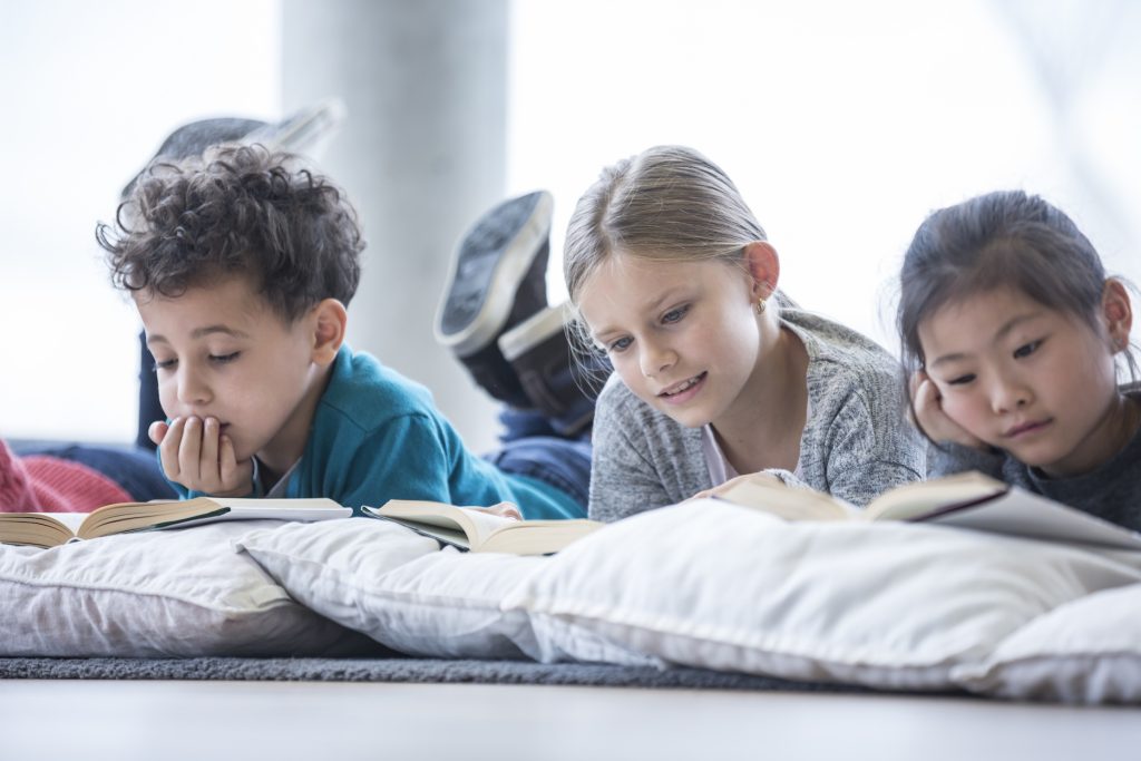 «La lettura su carta è fondamentale perché implica un rallentamento e permette un consolidamento nella memoria a lungo termine» (Keystone)