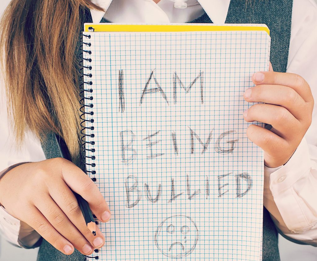 «Sono stata bullizzata»: tra i progetti contro il bullismo vi sono quelli che si concentrano sulle vittime e che promuovono la denuncia (Marka)