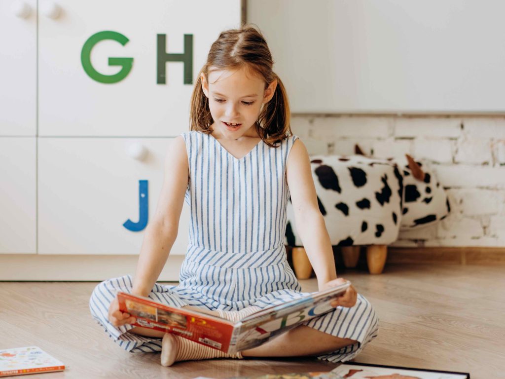 Leggere è un processo molto impegnativo per il nostro cervello e richiede allenamento (Pexels)