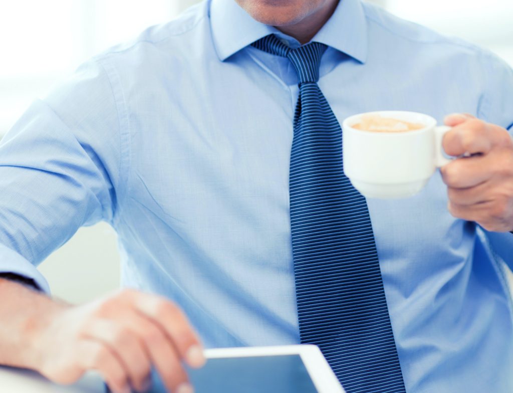 Tra tablet, smartphone e pc siamo sempre collegati e controlliamo le notizie ininterrottamente (Marka)