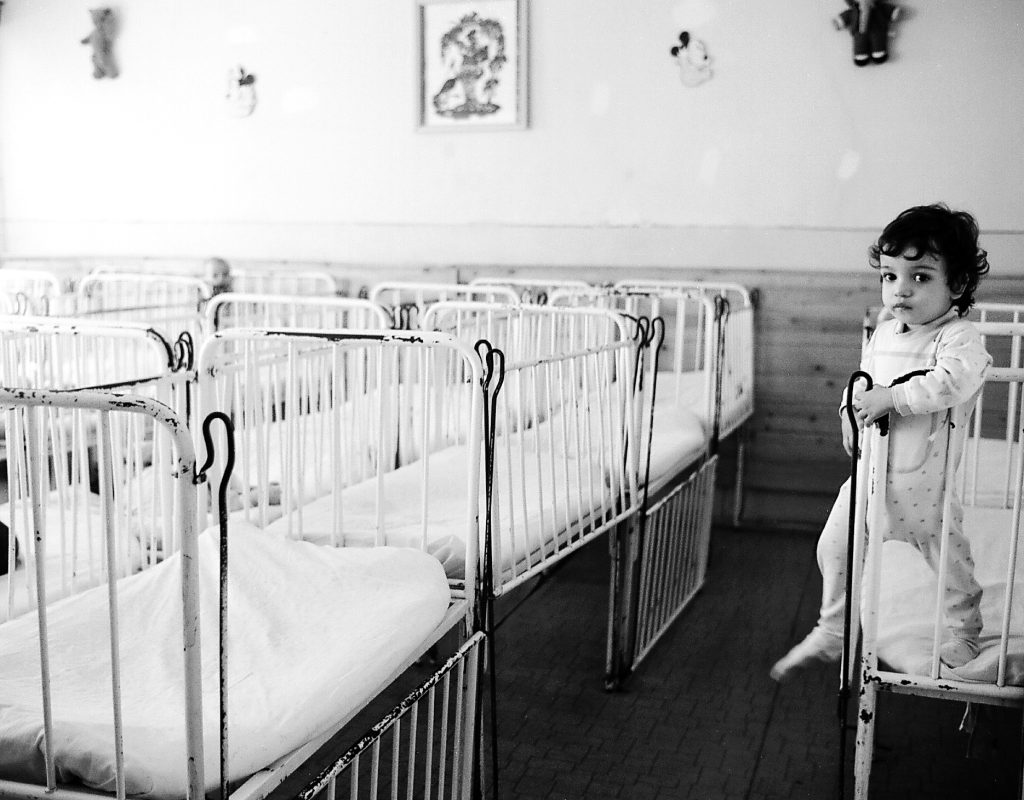 Nei primi anni l’attività di Ecer si concentra sugli orfanotrofi di Buzău