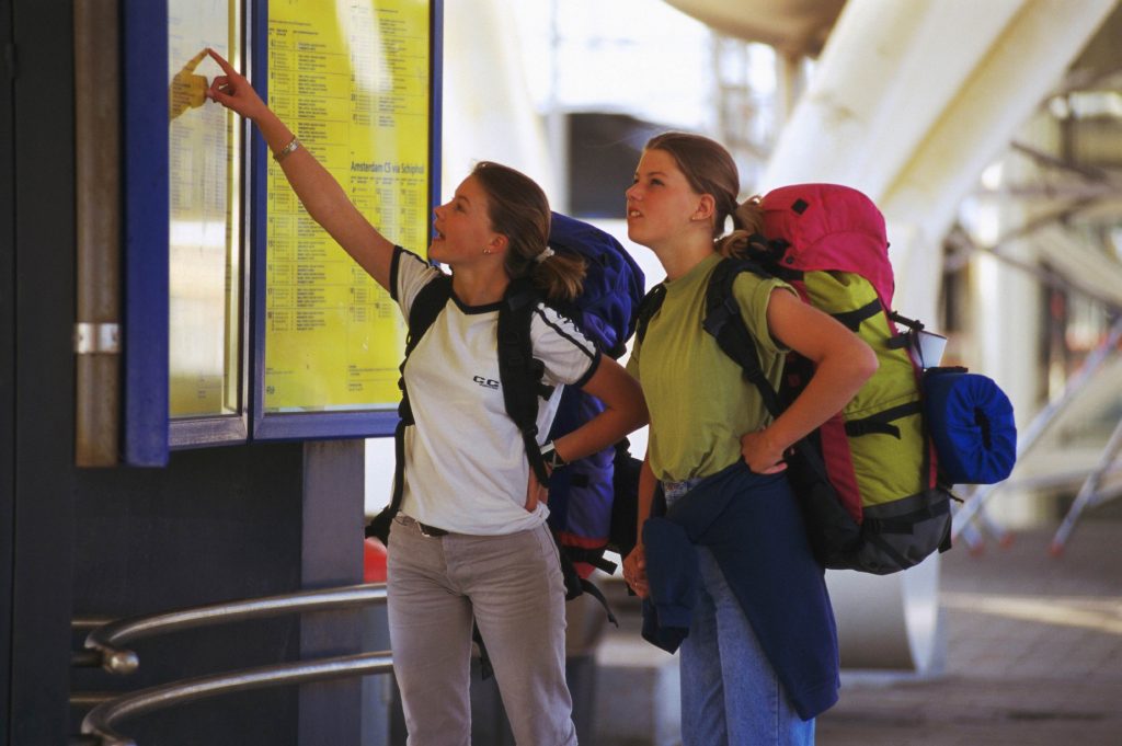 La vacanza da soli fa parte del rito del distacco dai genitori ed è un’occasione di crescita (Marka)