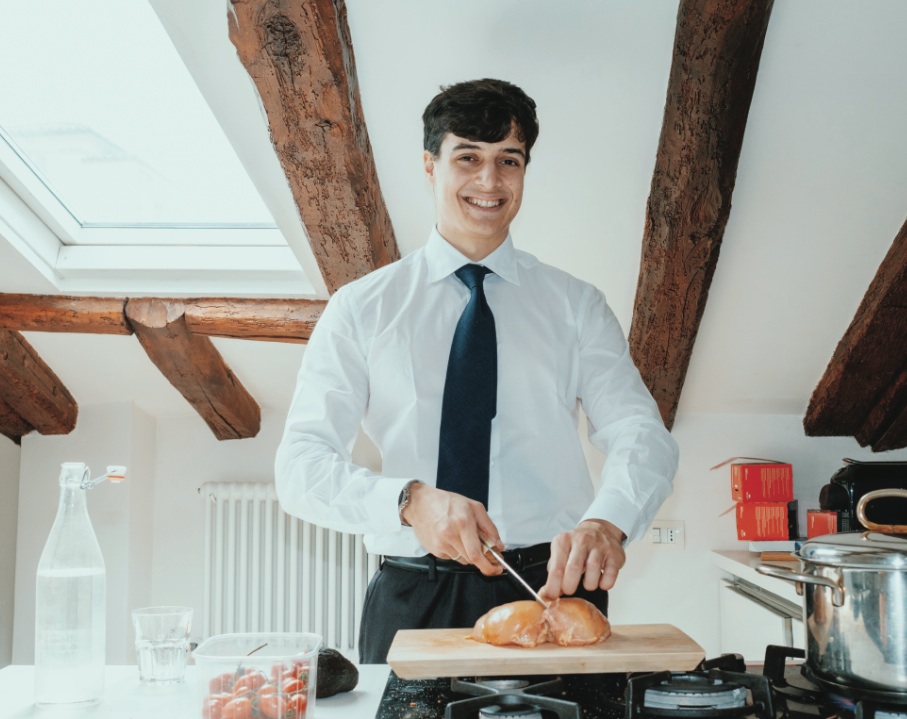 Luis Sal ha 24 anni, è nato a Bologna e conta milioni di fan che lo seguono su YouTube, Instagram e TikTok (© Piero Percoco)