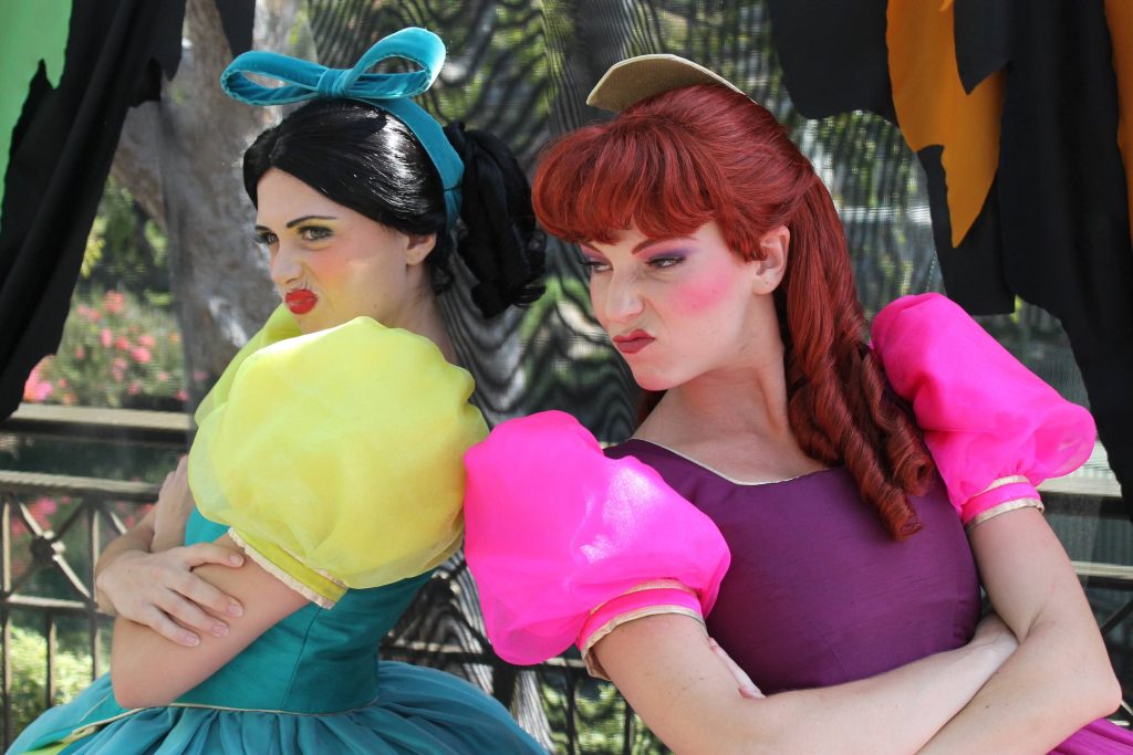 Anastasia e Genoveffa sono le sorellastre per antonomasia: indimenticabili e insopportabili personaggi della fiaba di <i>Cenerentola</i>. (Loren Javier/Flickr)