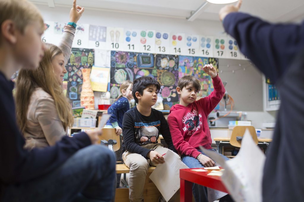 Nelle scuole elementari zurighesi resta l’insegnamento dell’inglese a partire dalla terza e del francese dalla quinta (Keystone)