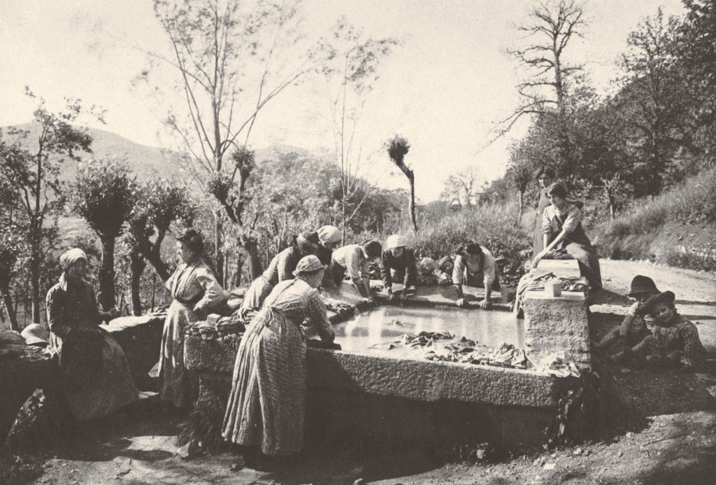 Agra, lavatoio pubblico, E. Himmelsbach Lugano (Collezione Ivo Gentilini)