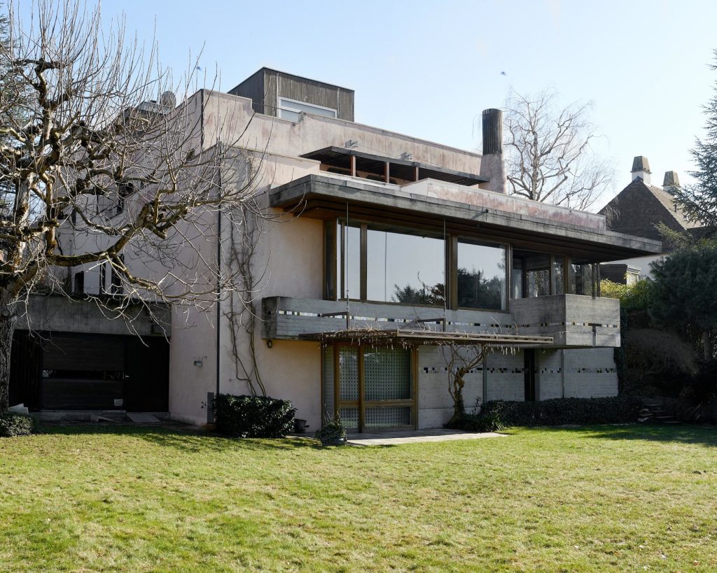 Vista della facciata ovest dal giardino (© Nicolas Polli)