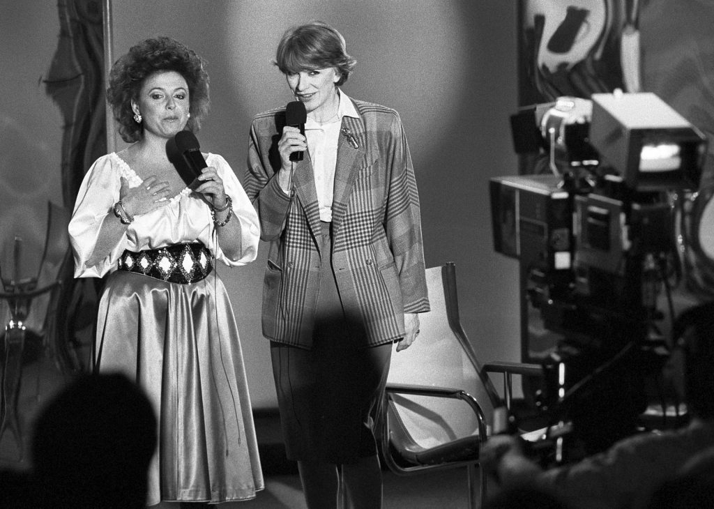 Nella Martinetti con la moderatrice Heidi Abel durante una trasmissione televisiva del 1984 (Keystone)