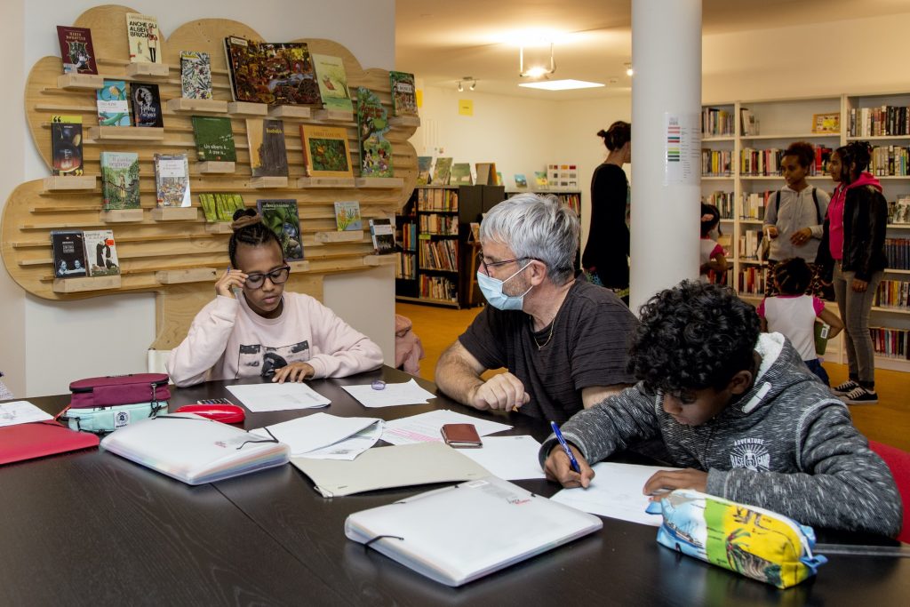 Tra i progetti di BiblioBaobab anche il doposcuola possibile con l'aiuto di volontari (S. Spinelli)