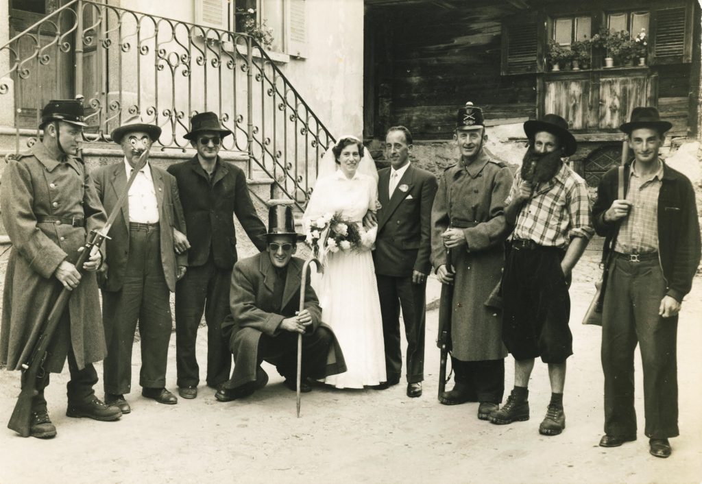 Bedretto, 1956: la <i>frecia</i> degli sposi