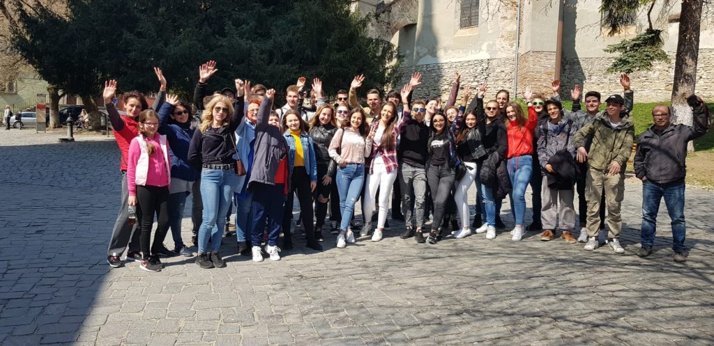 Gli studenti di informatica della Spai di Locarno insieme agli studenti di informatica di Cluj, in Romania (Niccolò Zuccolo)