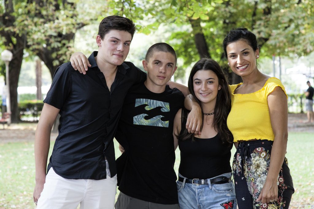 Da sinistra Francesco, Yvan, Shana e la docente Sultan Filimci (S. Spinelli)