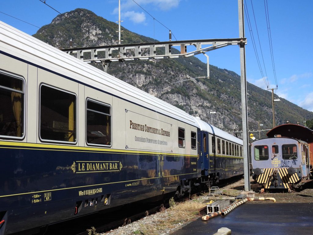 Il Prestige Continental Express, un treno composto da tre vagoni ristorante restaurati in stile Orient Express