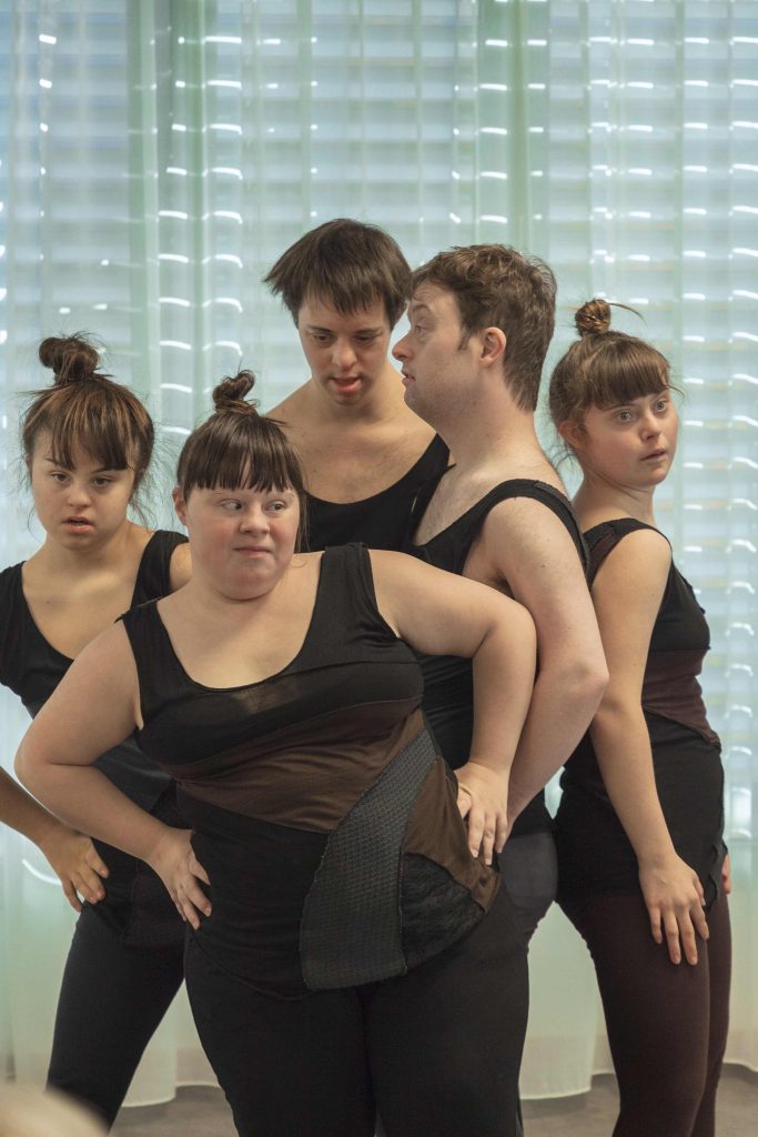 La compagnia è formata da Amedea, Gaia, Elisabetta, Simone e Vinzenz (Didier Ruef)