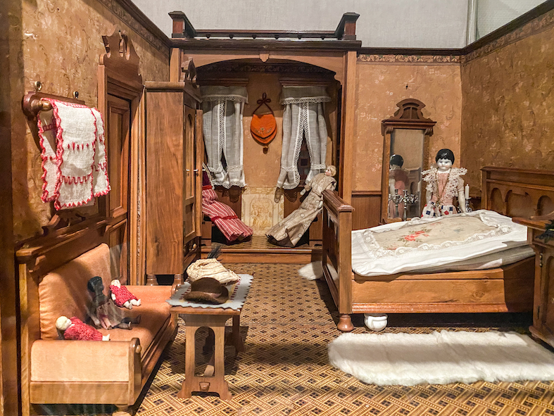 Casa di bambola finemente rifinita