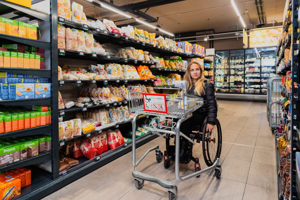 Aurora con il carrello speciale in dotazione a Molino Nuovo (Oleg Magni)