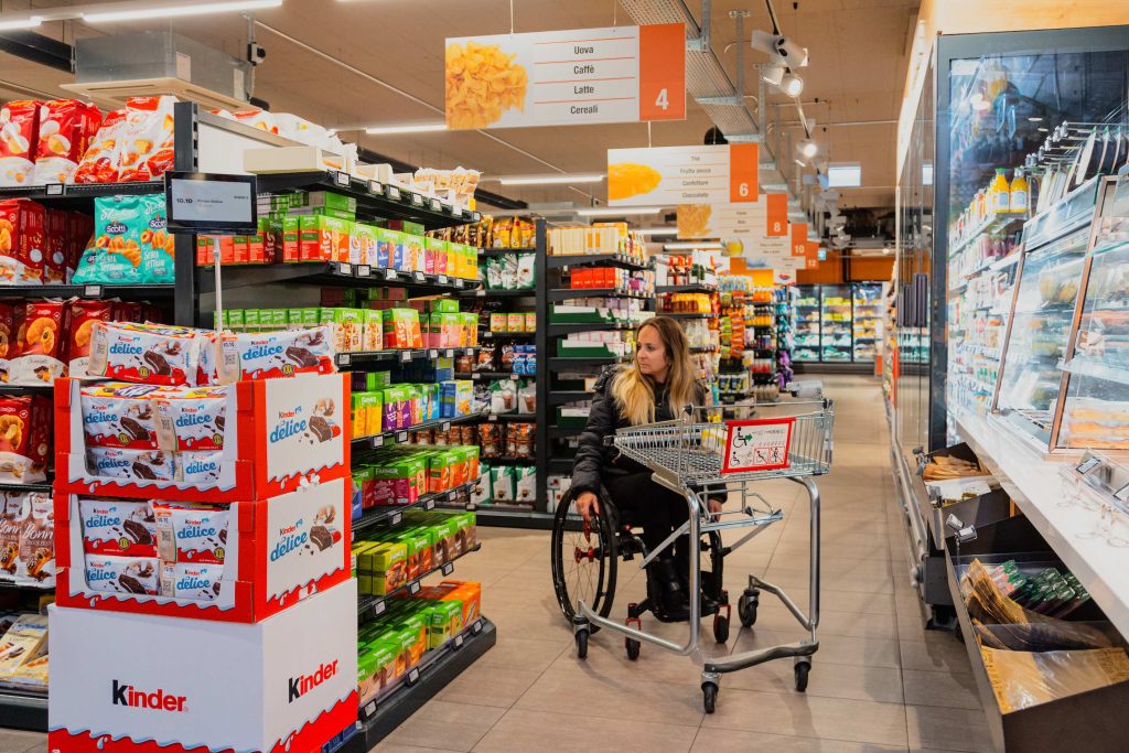 Le corsie più ampie e senza ostacoli sono accessibili a tutti (Oleg Magni)