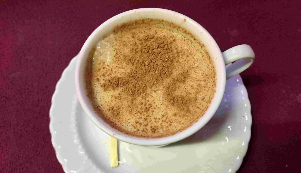 Salep con una generosa spruzzata di cannella