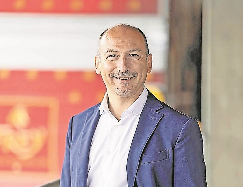 "Controlliamo l'intera catena del valore, dall'acquisto delle materie prime, allo sviluppo delle ricette, fin alla produzione e al confezionamento", spiega Armando santacesaria. (foto Nik Hunger)