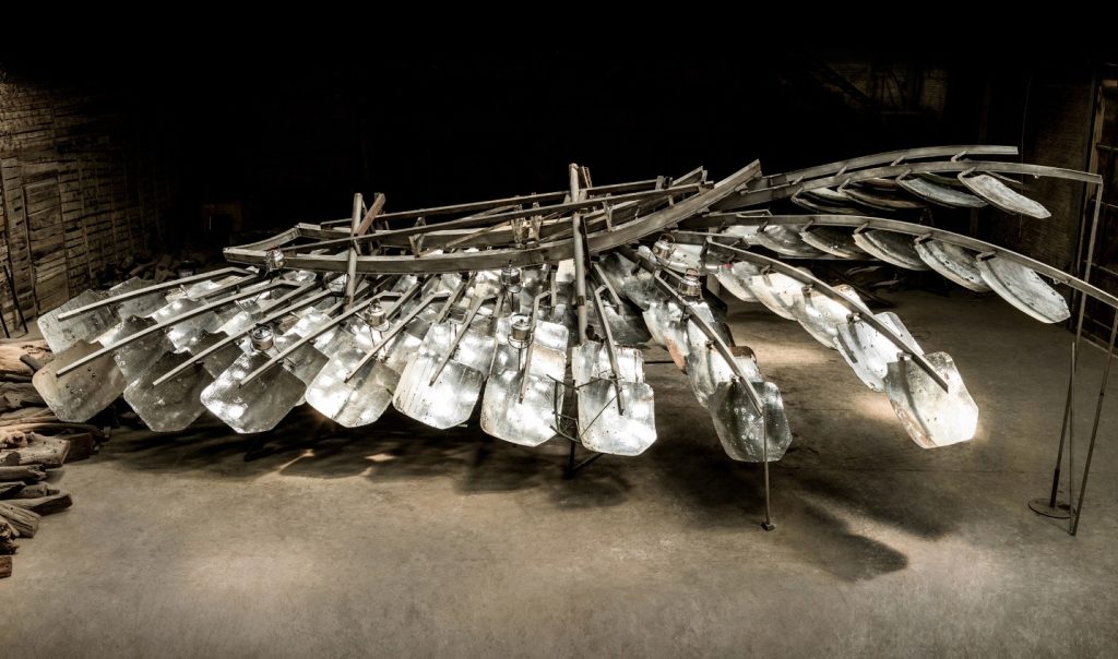 Refraction (Rifrazione), 2014. Cucine solari, bollitori, acciaio, cm 222,5 x 1256,5 x 510,6. Courtesy of Ai Weiwei Studio