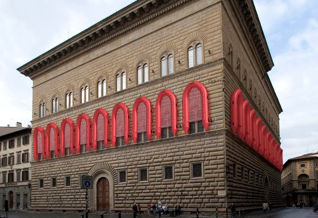 Reframe (Nuova cornice), 2016. PVC, policarbonato, gomma cm 650 x 325 x 75 ciascuno Courtesy of Ai Weiwei Studio