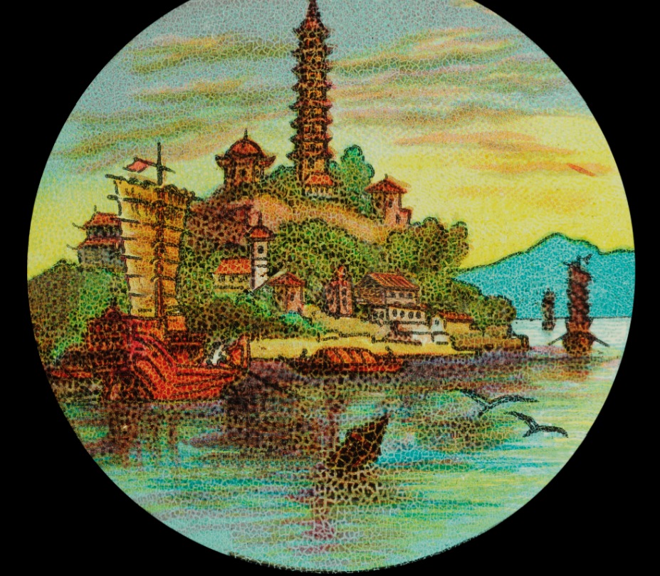 Paesaggio cinese. vetro decorato a mano per lanterna magica, circa 1880. Marian Gérard © Private collection