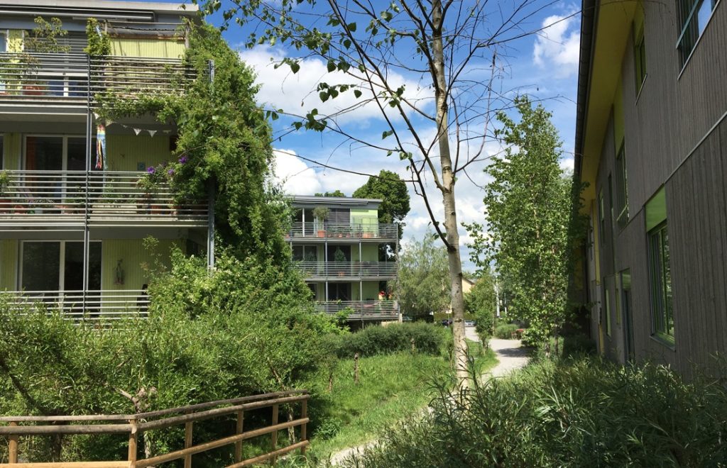 Siedlung Bockler della cooperativa Wogeno nel vecchio centro del quartiere di Schwamendingen a Zurigo è uno degli esempi ai quali si guarda dal Ticino.