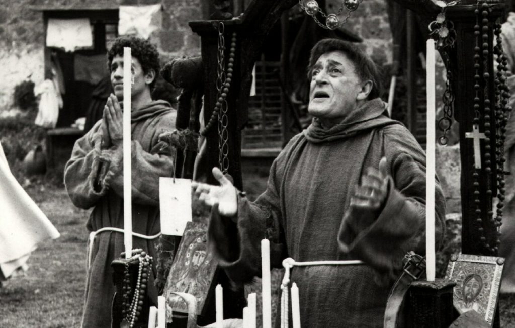 Una scena da <i>Uccellacci e uccellini</i> di Pierpaolo Pasolini (Marka)