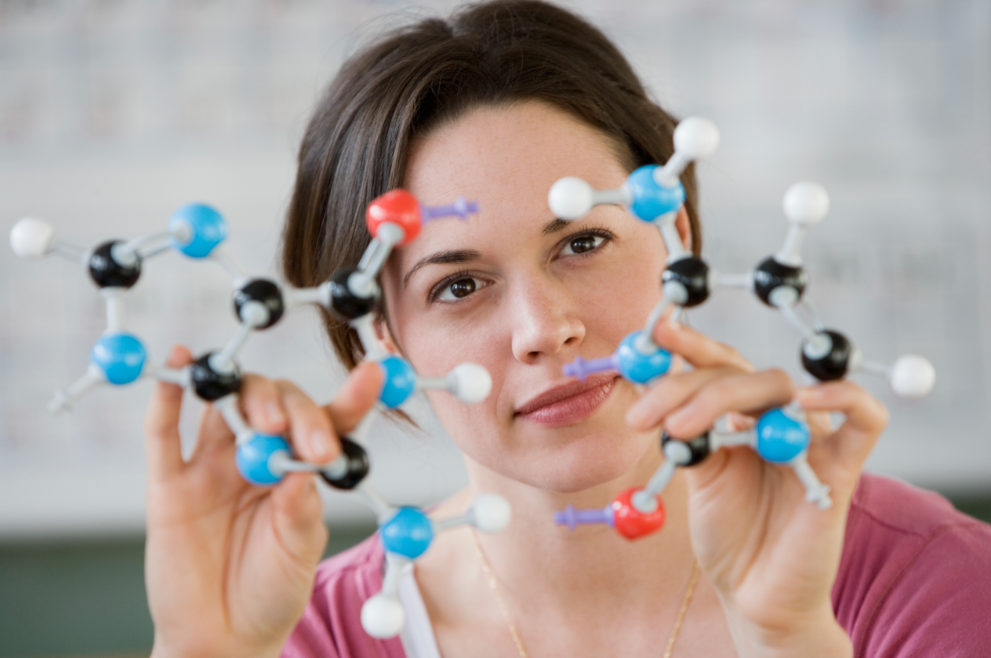 Nel corso della storia la scienza ha spesso mal interpretato le donne rinforzando così gli stereotipi di genere (Marka)