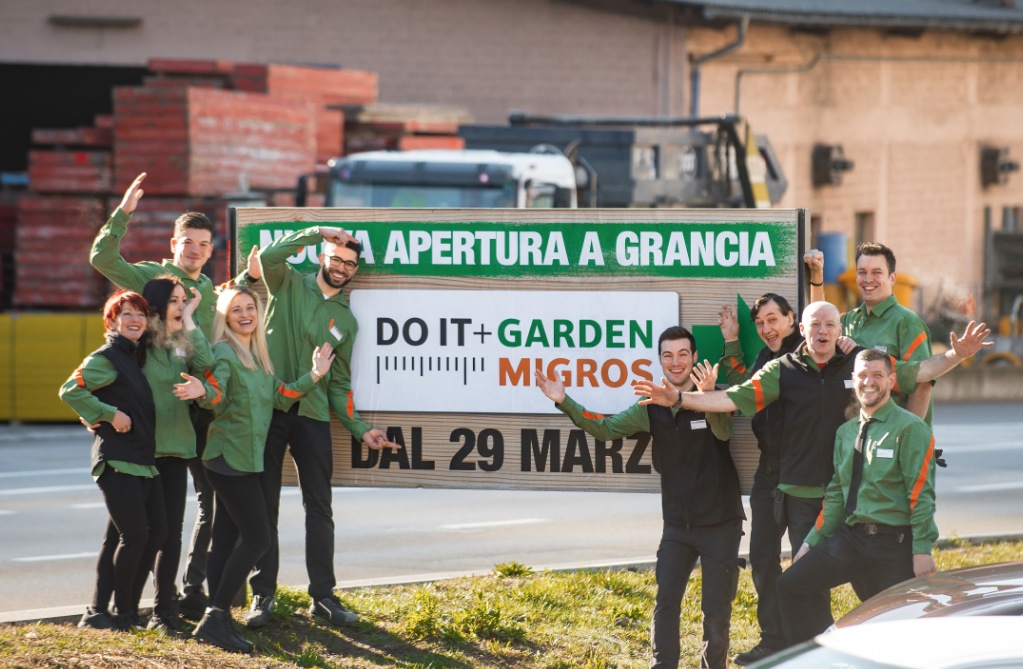Il team del nuovo Do it + Garden di Grancia, il quinto di Migros Ticino (TiPress)