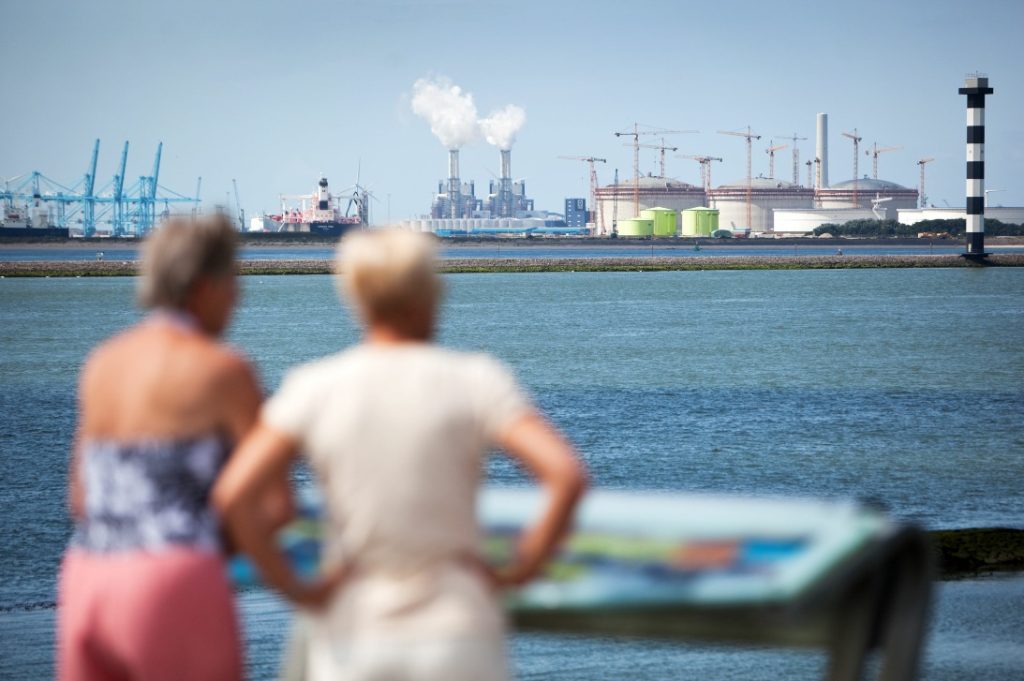 La foce del Reno a Rotterdam: il fiume porta 100 kg di plastica al giorno nel Mare del Nord; il Danubio per contro ne porta 1000 kg al giorno (Keystone)