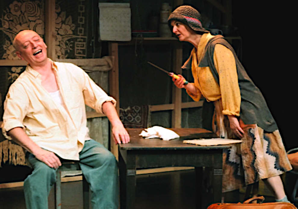 Una scena di Aspettando la pioggia (teatro-paravento.ch)