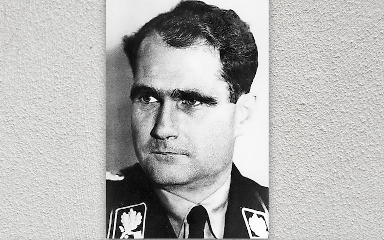 Rudolf Hess e la sua prominente arcata sopraccigliare (Wikimedia Commons)