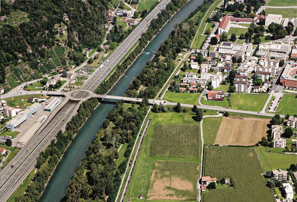 La grande rotonda sopraelevata del semisvincolo, l’opera sarà finita nel 2024 (Dipartimento del territorio)