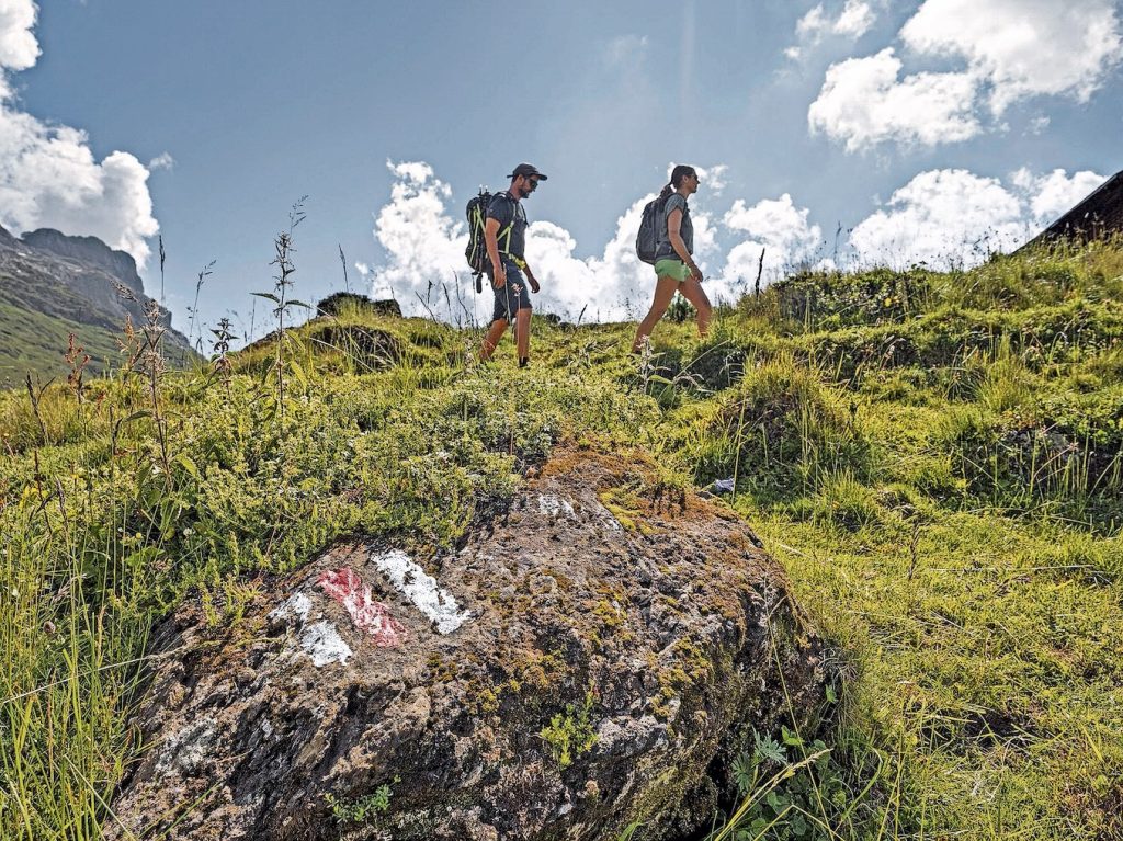 Secondo uno studio del 2021 il 57% della popolazione svizzera pratica l’escursionismo e la tendenza è all’incremento (www.schweizer-wanderwege.ch)