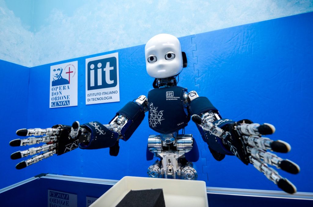 Il robot iCub consente ai bambini autistici di acquisire o rafforzare nuove importanti competenze per la vita (foto cortesia ated-ICT Ticino)