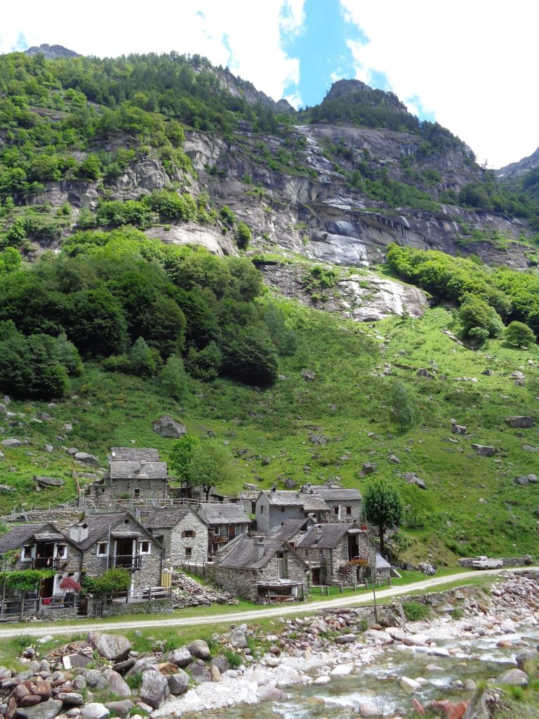 Il suggestivo nucleo di Cabiói (E. Stampanoni)