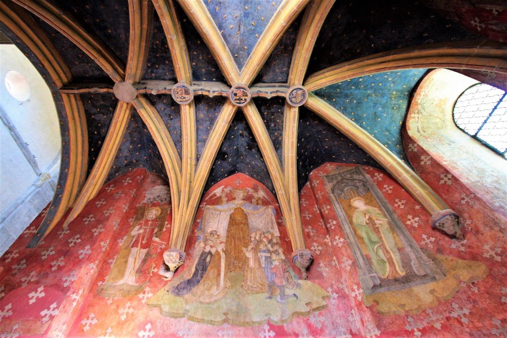 Elementi gotici e affreschi nella Cappella Grailly presso il presbiterio (T. Stiano)