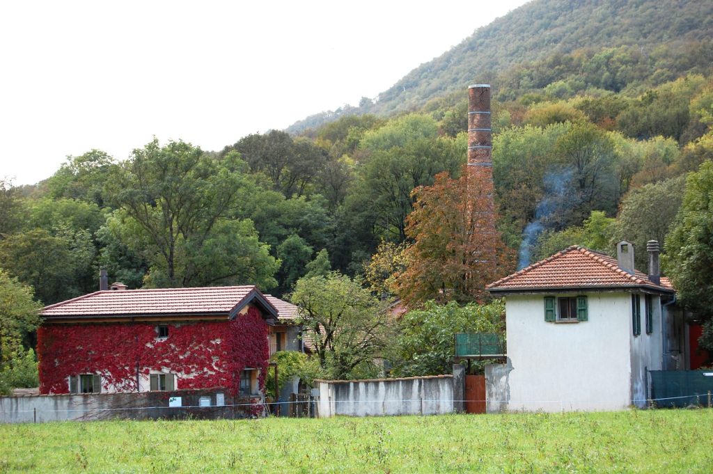Lo stabilimento di Spinirolo, ora convertito a fattoria con attività di pet-therapy. Settembre 2019, cent’anni dopo la prima visita di B. Peyer (R. Stockar)