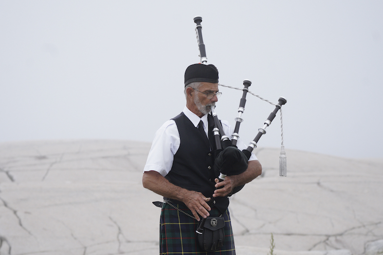 Suonatore di cornamusa a Peggys Cove