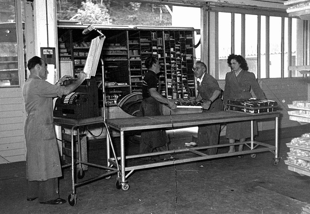 Dipendenti Migros al lavoro a Taverne