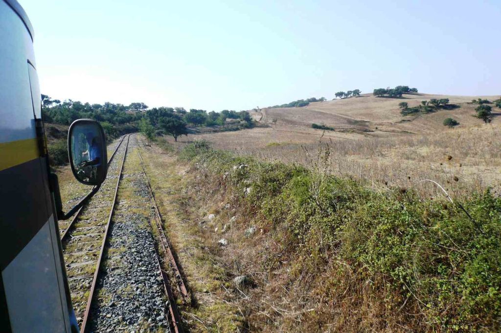 Trenino verde, paesaggio collinare subito dopo la partenza da Mandas
