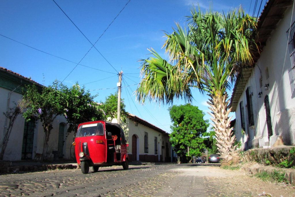 Una via di Suchitoto