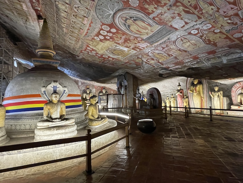Interno di uno dei templi di Dambulla