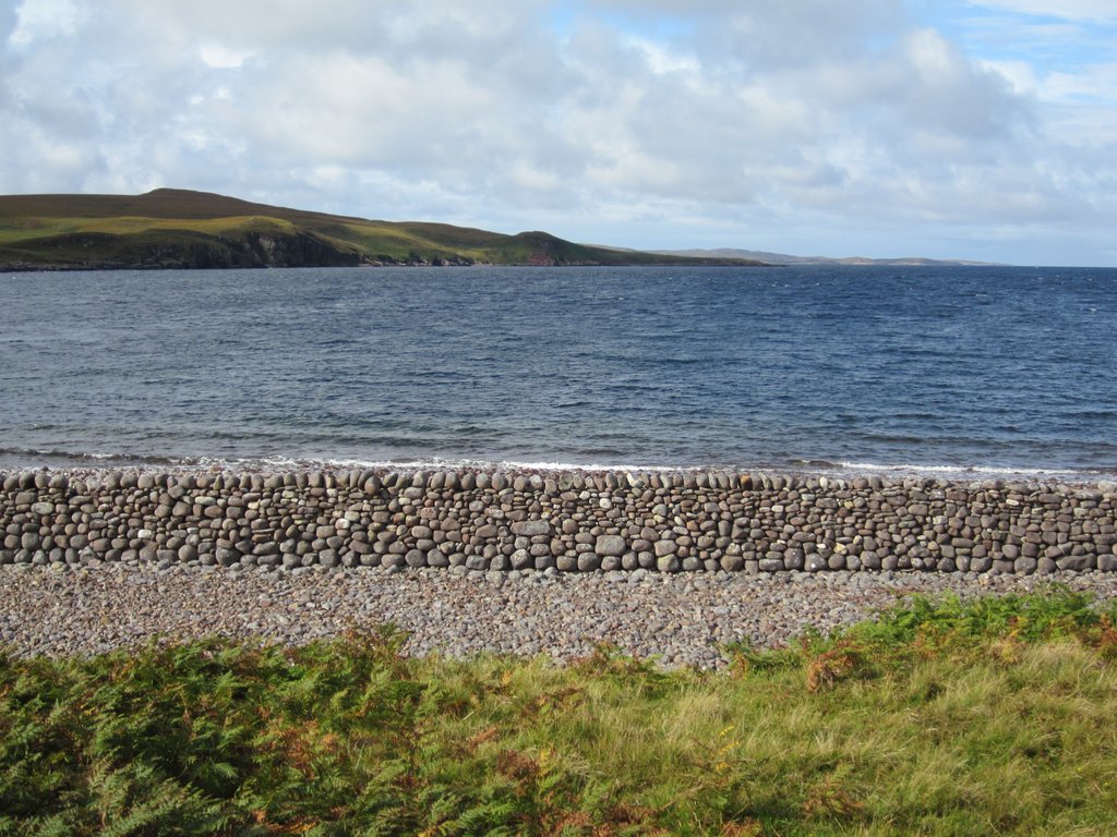 Vecchi recinti realizzati con ciottoli arrotondati